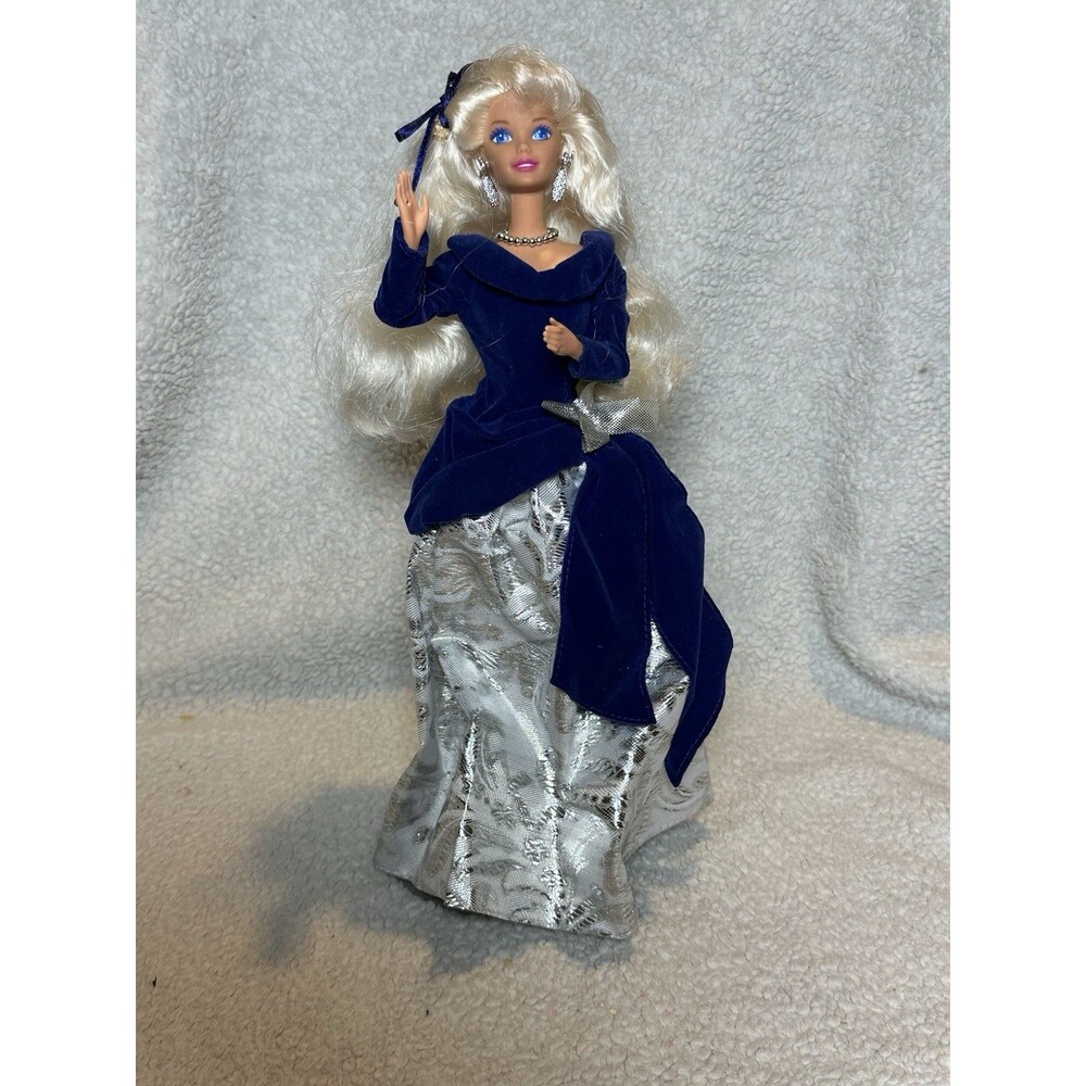 BARBIE DOLL WINTER VELVET AVON VELOUR MATTEL 1995 VINTAGE